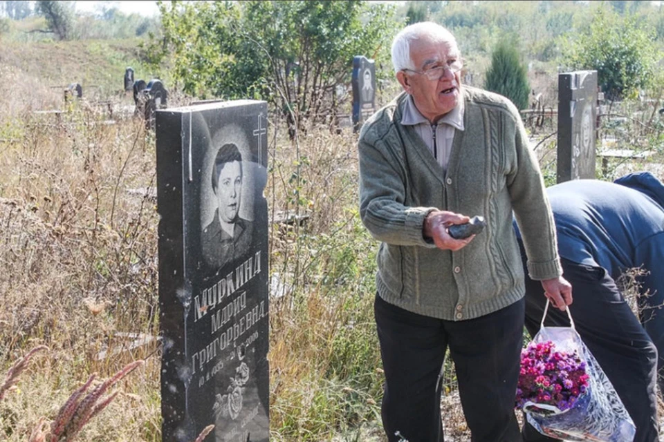 Часть кладбищ в ДНР опасно посещать не только из-за коронавируса – в земле остаются мины и неразорвавшиеся боеприпасы