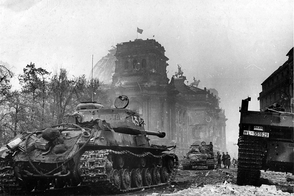 В боях за столицу Германии советские бойцы демонстрировали храбрость и мужество