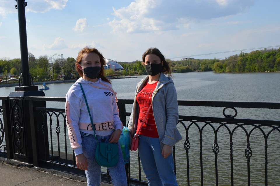 Майские выходные в Донецке: социально - ответственные жители гуляли в масках