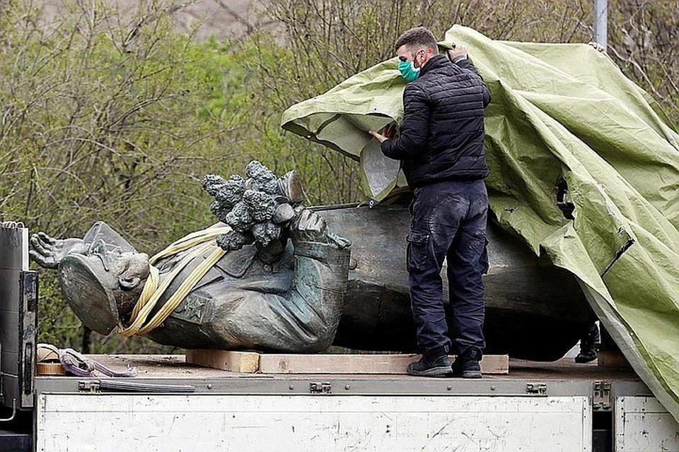 Инициатор сноса памятника Коневу пожаловался на РФ в Еврокомиссию