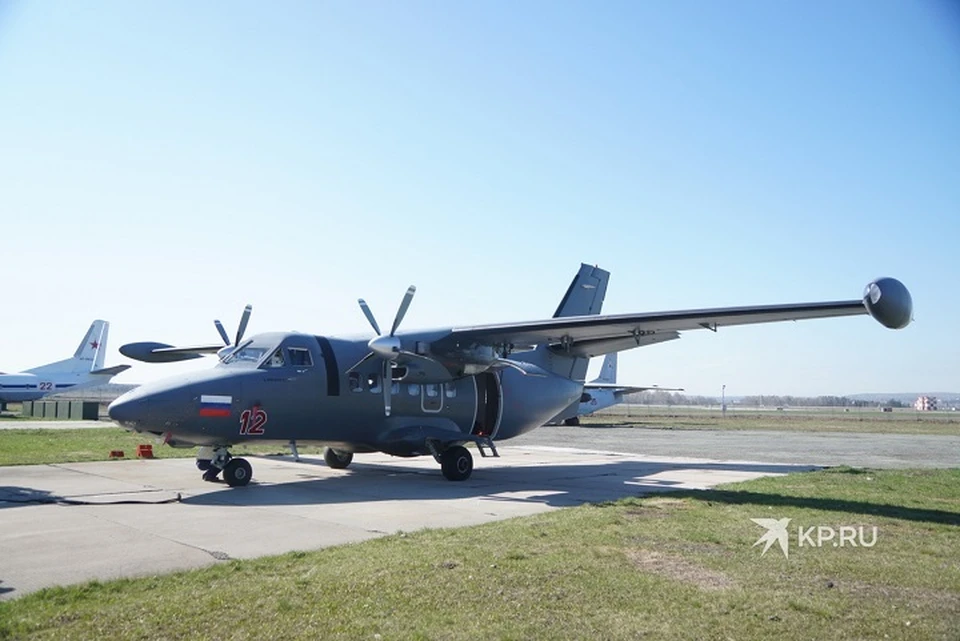 Корреспонденты «КП» не упустили возможность совершить полет на легковом транспортном самолете АН-26