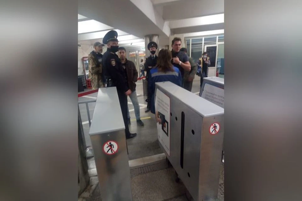 Новосибирцы жалуются на то, что их не пускают в метро без маски. Фото: предоставлено героями материала