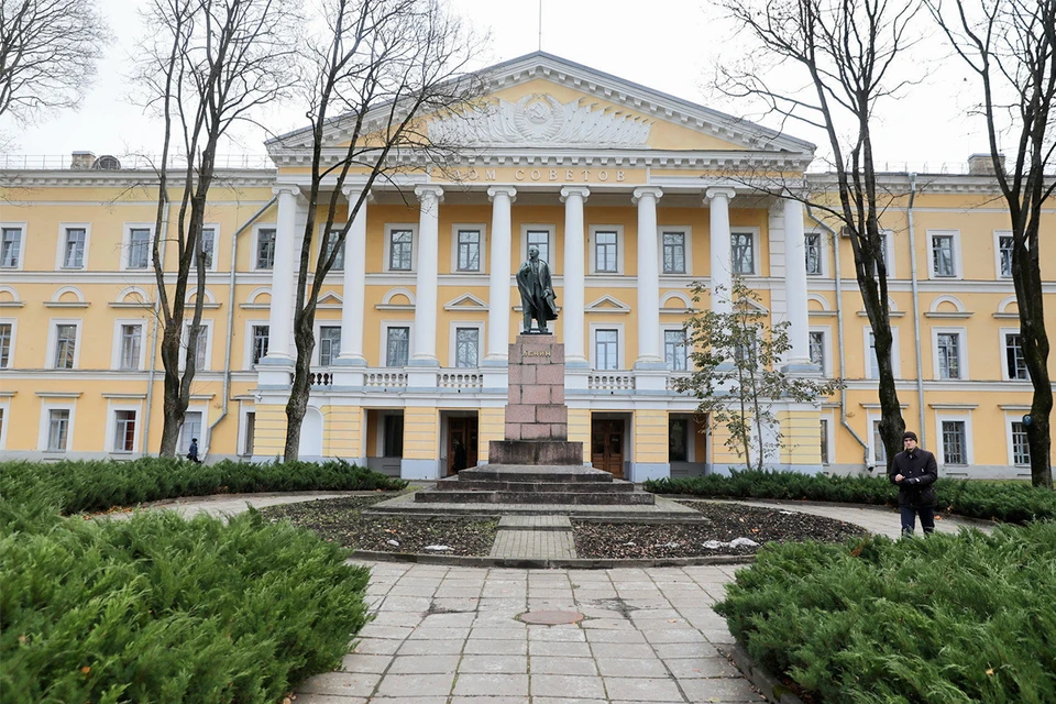 В администрации Псковской области уже 2 человека заразились коронавирусом.