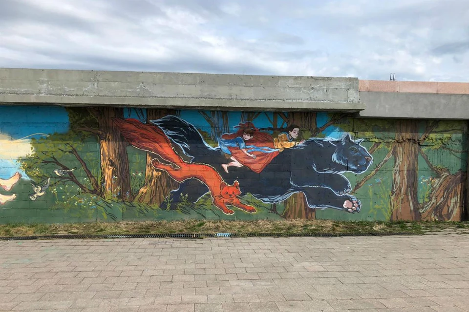 Граффити с историей Иркутска создают на Нижней Набережной. Фото: предоставлено Юрием Старковым.