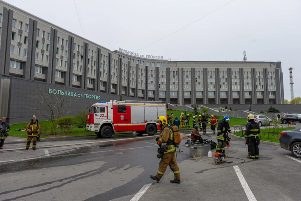 При пожаре в больнице Св. Георгия в Петербурге погибло несколько человек.