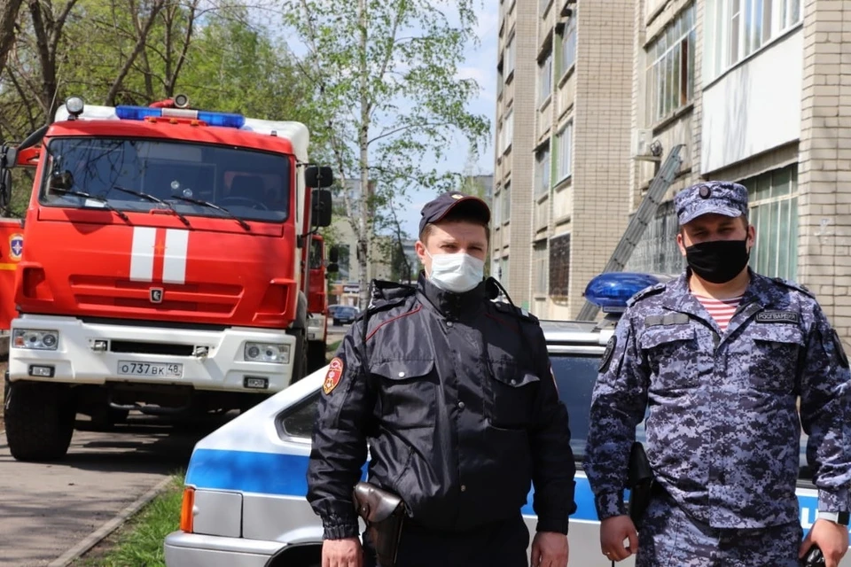 Сотрудники Росгвардии потушили пожар в Липецке