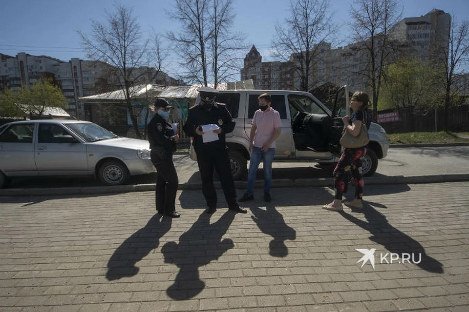 В Екатеринбурге сотрудники полиции провели около 20 тысяч бесед, связанных с несоблюдением масочного режима и самоизоляции