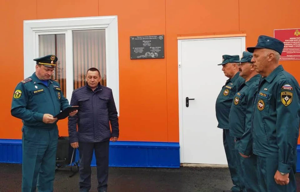 Памятная табличка в Никитовке. Фото пресс-службы МЧС России по Белгородской области.