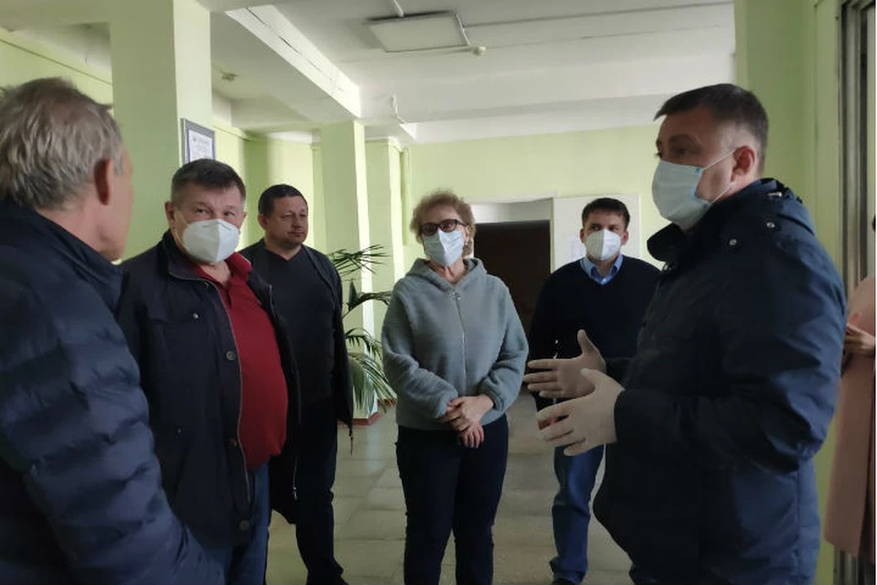 Врио главы Иркутской области Игорь Кобзев с врачами иркутской станции скорой помощи