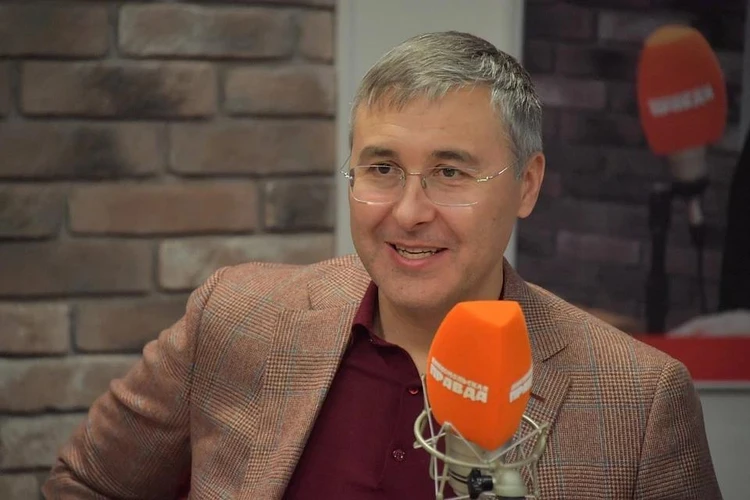 Министр науки и высшего образования РФ Валерий Фальков в эфире Радио "КП": Прямая видеотрансляция