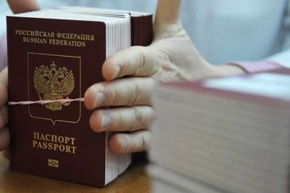 Из-за карантина спецрейсы для получения паспорта РФ временно прекращены. Фото: ДАН