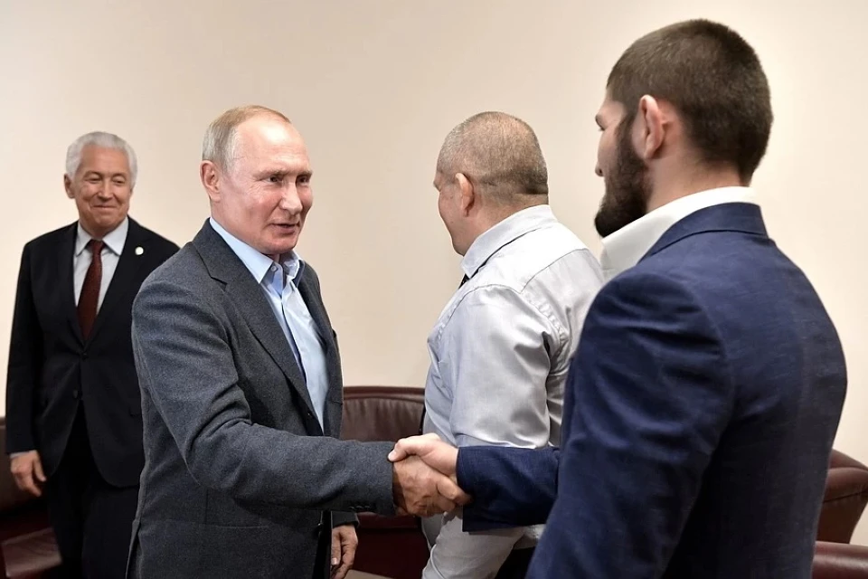 Хабиб Нурмагомедов знаком с президентом благодаря своим спортивным достижениям. Фото: kremlin.ru