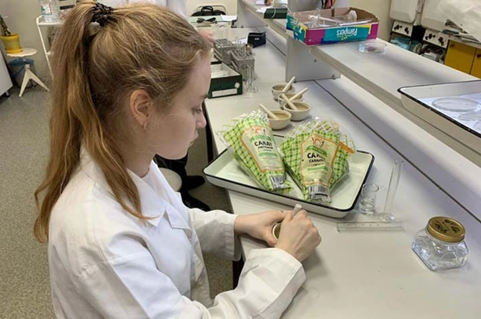 Хабаровская школьница исследует влияние косметики на микрозелень ФОТО: Министерство образования и науки Хабаровского края