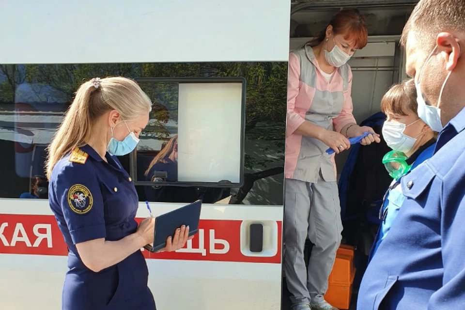 Следователи работают с врачами скорой помощи в Хабаровске