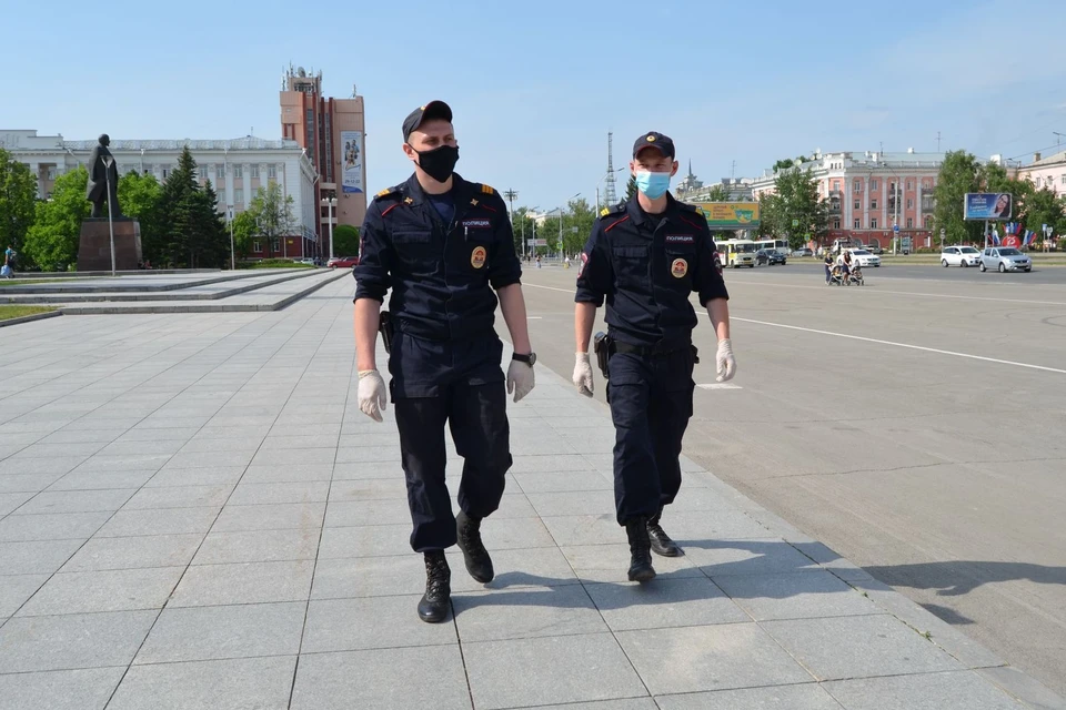В Барнауле проводят рейды по соблюдению масочного режима.