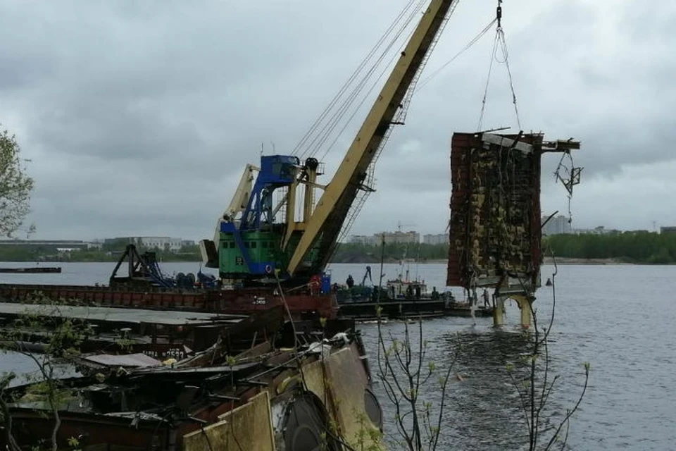 В Ярославле начался последний этап работ по демонтажу затонувшего дебаркадера