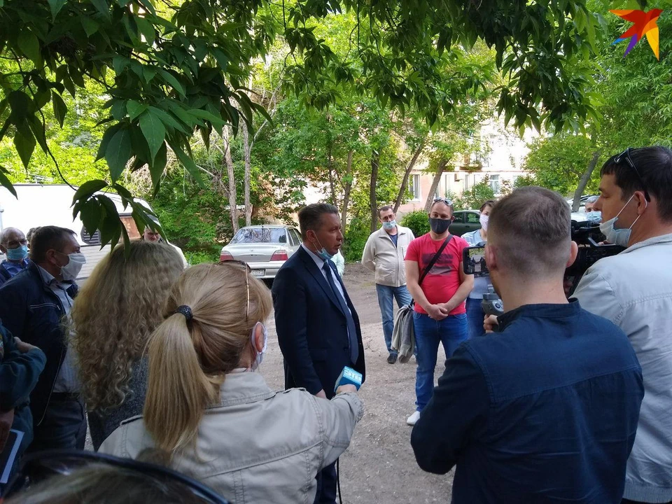 Алексей Стрельников встретился с жителями рухнувшего дома в Летном городке