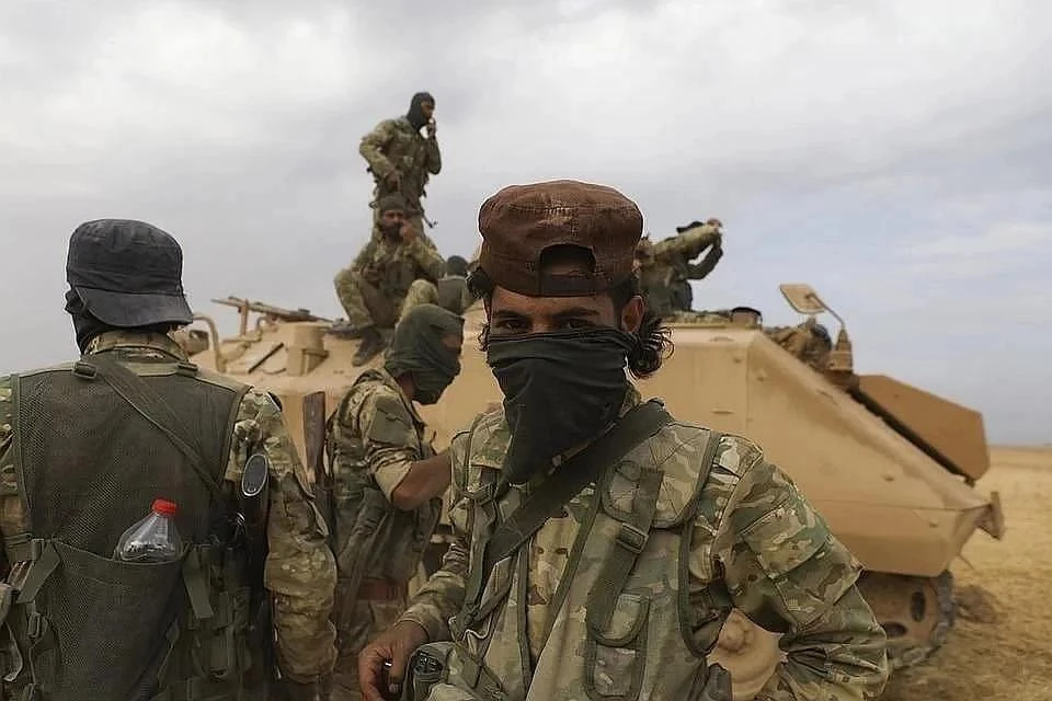 Военные США и курды попали в засаду террористов в Дейр-эз-Зоре