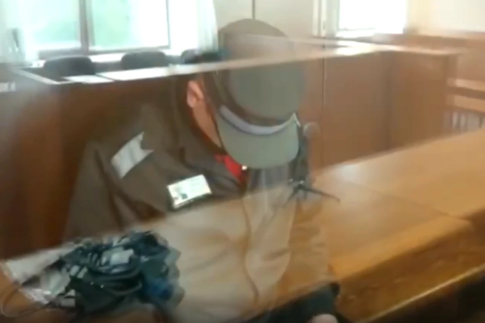 Обвиняемый в изнасиловании и убийстве все судебное заседание не поднимал глаз. Фото: кадр с видео СУ СК России по Тверской области