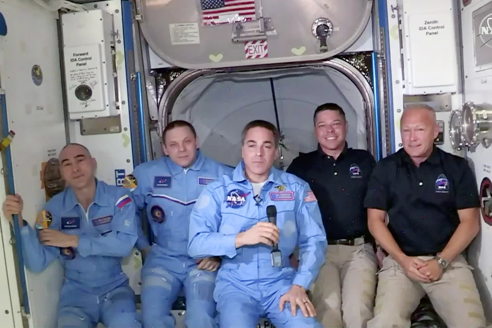 Crew Dragon успешно прошёл стыковку с Международной космической станцией
