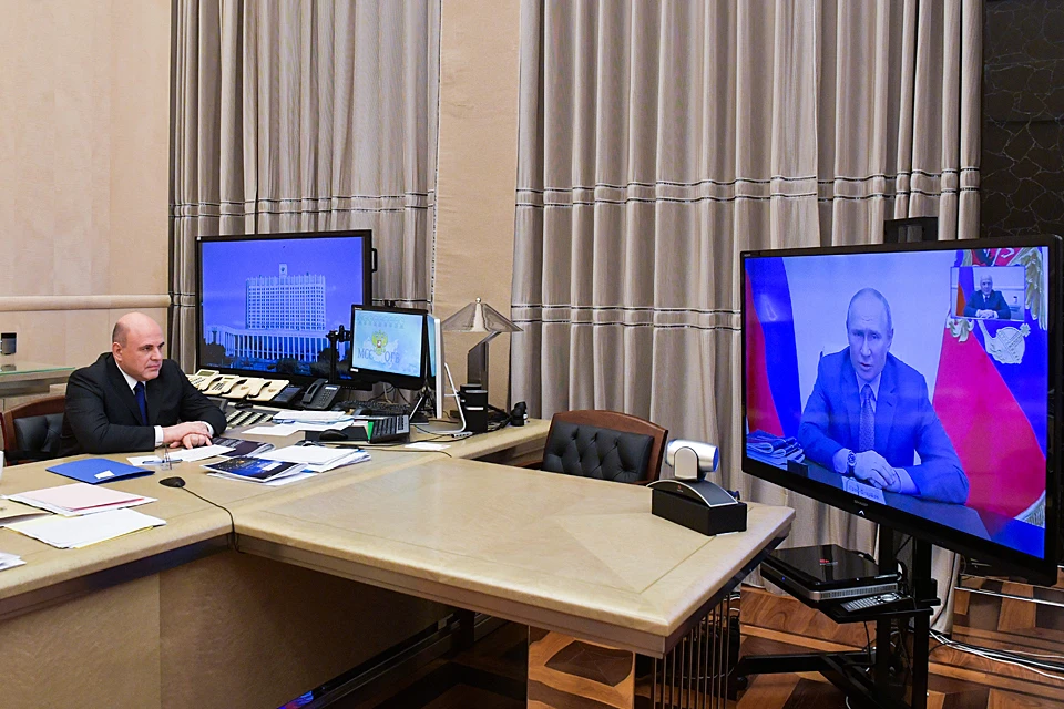 Михаил Мишустин представил президенту объемный документ. Фото: Александр Астафьев/POOL/ТАСС