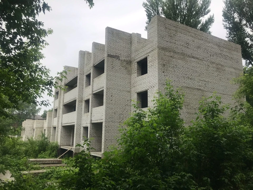 На стройке собираются подростки. Фото со страницы Уполномоченного по правам ребенка в Саратовской области
