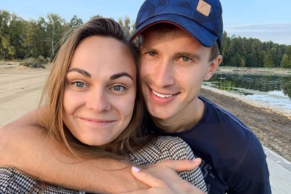 Бронзовый призер Олимпиады-2018 Анастасия Седова вышла замуж за лыжника Александра Кулешова в мае 2018 года.