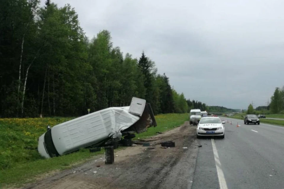 От удара "Мерседес" съехал в кювет