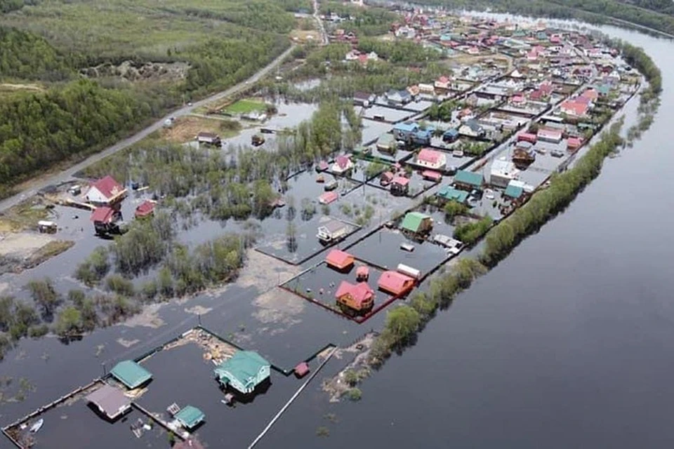 Паводок затопил Кильдинстрой и дачные поселки рядом с ним. Фото: Город Кола 51