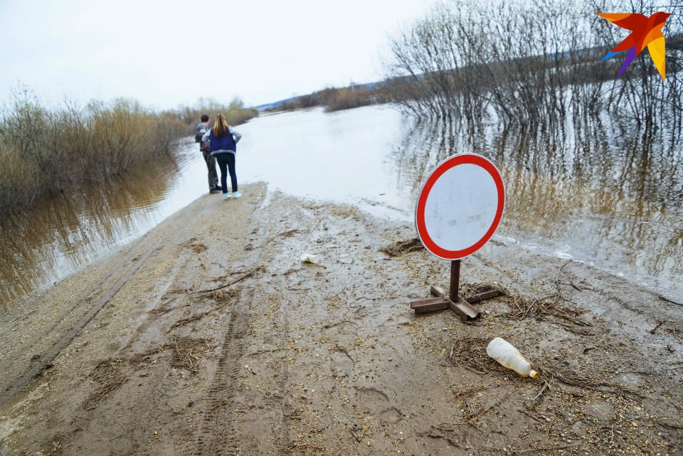 Закрытие дорог Пойма. Закрытие дорог в Томской области 2023. Земля у дороги.