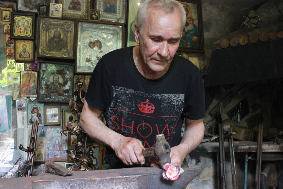 «Комсомолка» вместе с Заслуженным мастером народного творчества запускает проект в поддержку медиков