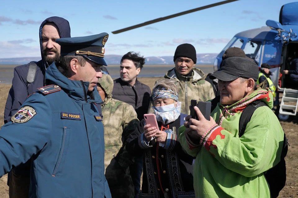 Зону реки Амбарная, где на прошлой неделе произошел разлив дизельного топлива, посетили представители коренных малочисленных народов Севера.