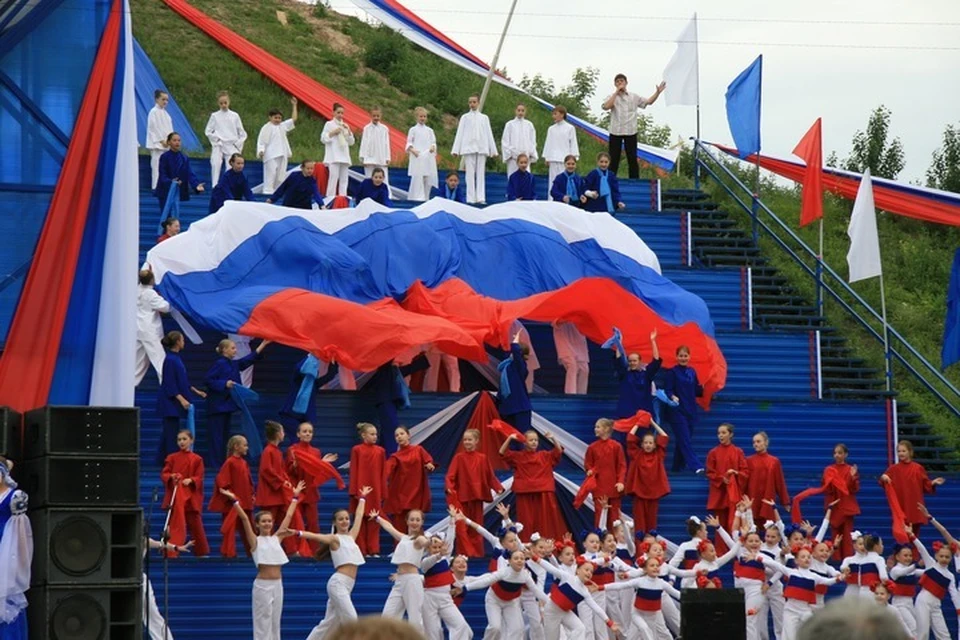 День России празднуется 12 июня