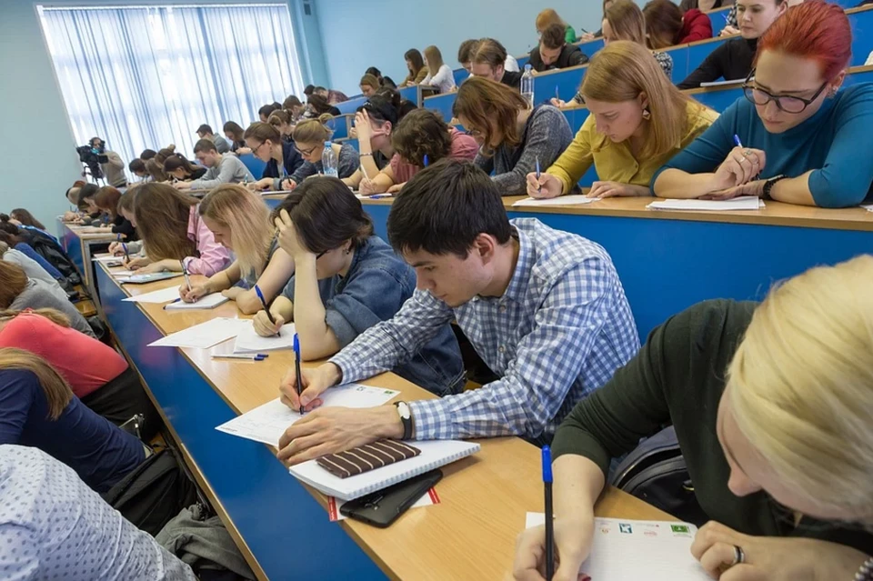 Абитуриентов могут зачислить без аттестатов