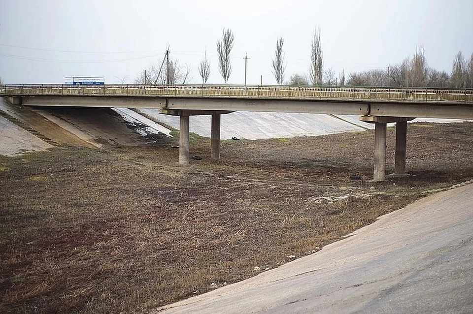 Запрета на подачу воды в Крым в "незалежной" официально нет.