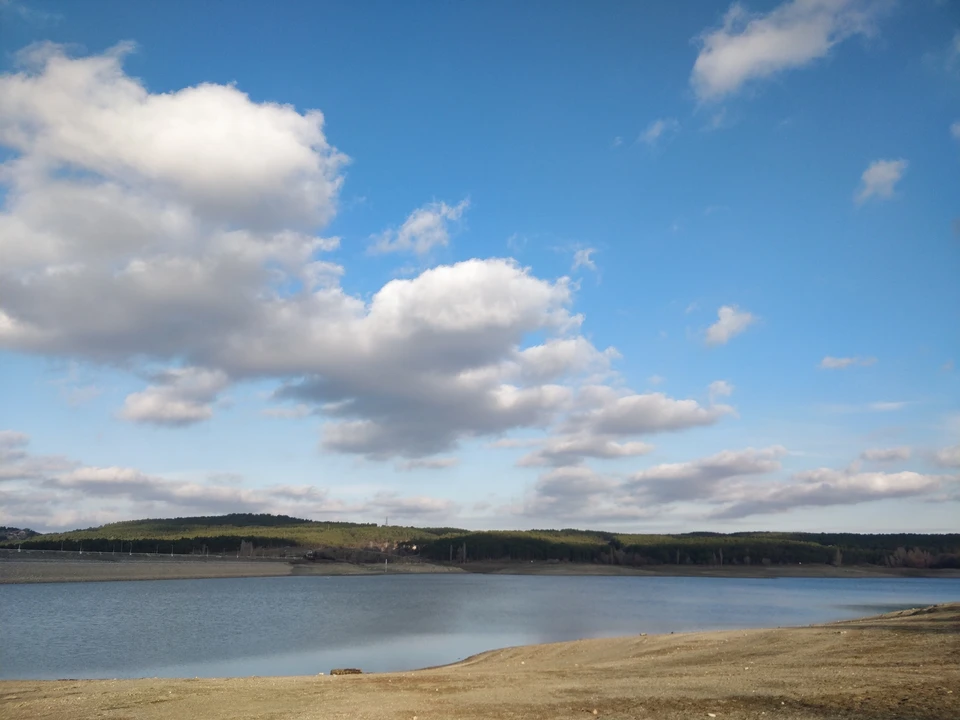 Проблемы с водообеспечением испытывает только Симферополь.