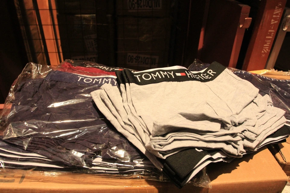 Подделки выдавали за продукцию компании Tommy Hilfiger / Фото: Самарская таможня