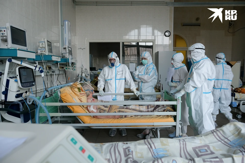 Журналисты "КП" побывали в красной зоне больницы