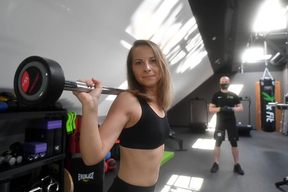 Фитнесы открываются. Открытие фитнес клубов в Москве. Бесконтактные тренировки. Открытие фитнес клуба 2021 Москва. Фитнес в маске кароновирус.