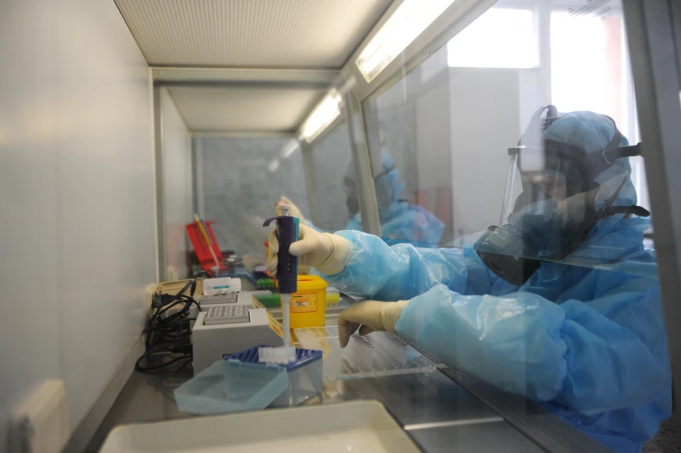 Вторую группу добровольцев вакцинировали от коронавируса в госпитале Бурденко