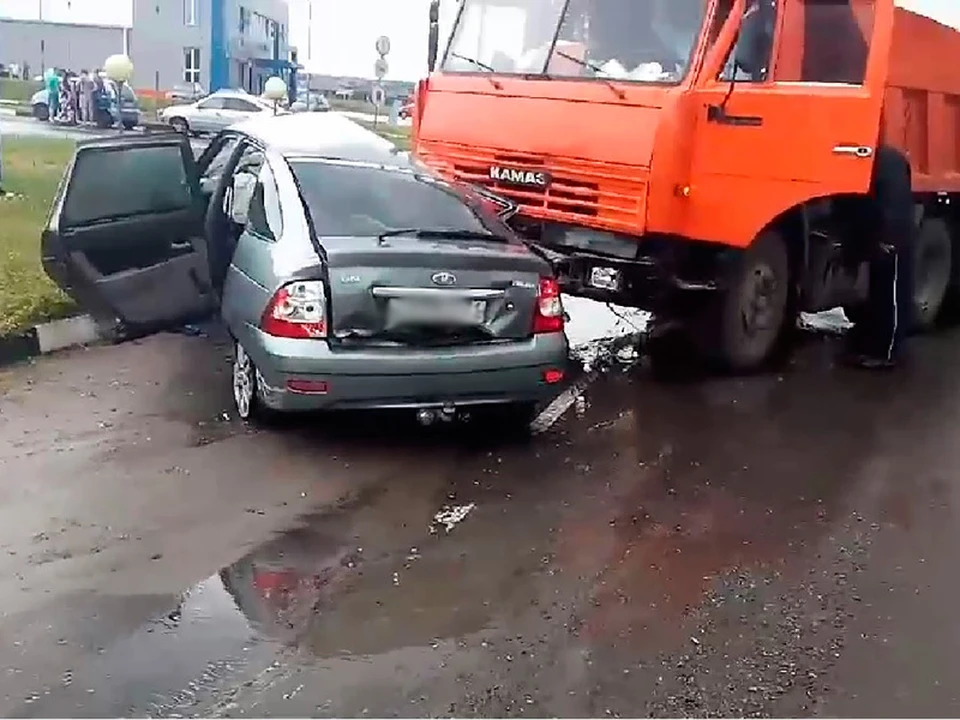 В ДТП в Старом Осколе погибли 2 человека. Фото: пресс-служба УМВД России по Белгородской области.