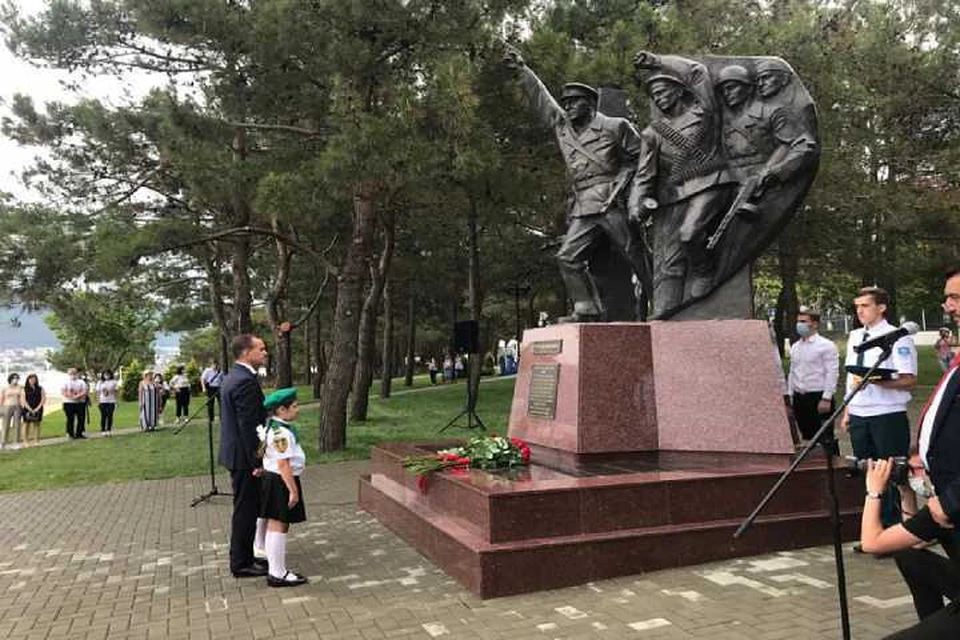 В Геленджике открыт памятник героям-десантникам. Фото пресс-службы администрации КК
