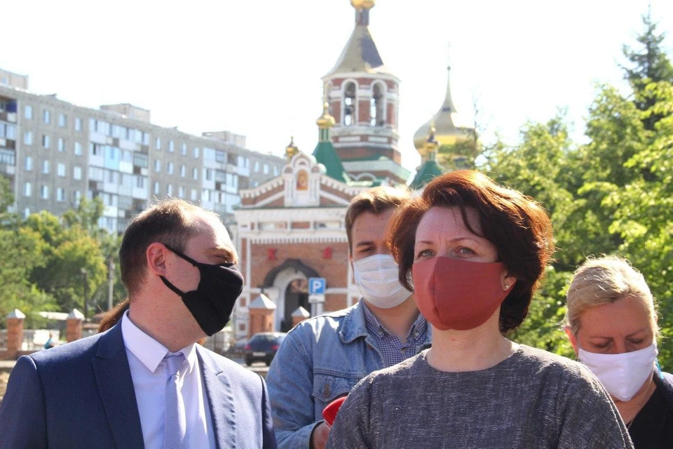 Мэр Омска осмотрела территории в Ленинском округе.