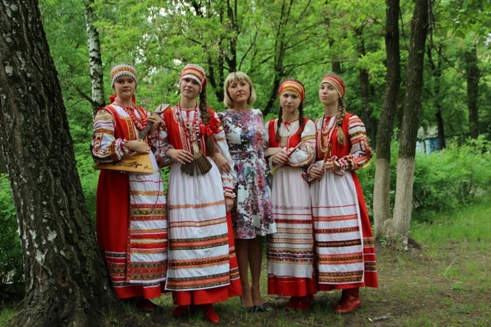 Культура брянского края. Ансамбль Зарянка верхний Уфалейский. Загадки Брянской обл фольклор. Фамилия зарянок.