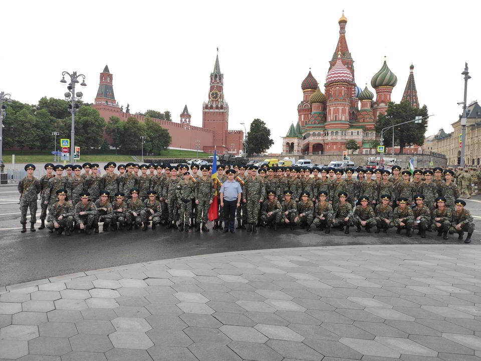 Войска в москве. Парад 2005 на красной площади. Парад 1995. Парад Победы 1995 на красной площади. Армия в Москве.