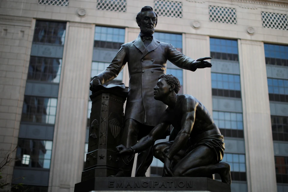 Памятник Аврааму Линкольну в Бостоне.