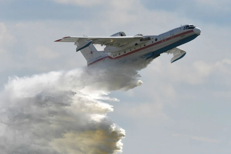 Режим ЧС введен в лесах Иркутской области: пожары тушит самолет Бе-200