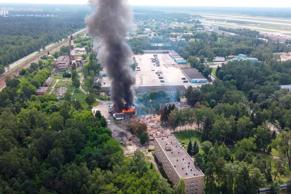 4 июля в Щелково на авиабазе заметили огонь и дым. Фото: Анна Иванова