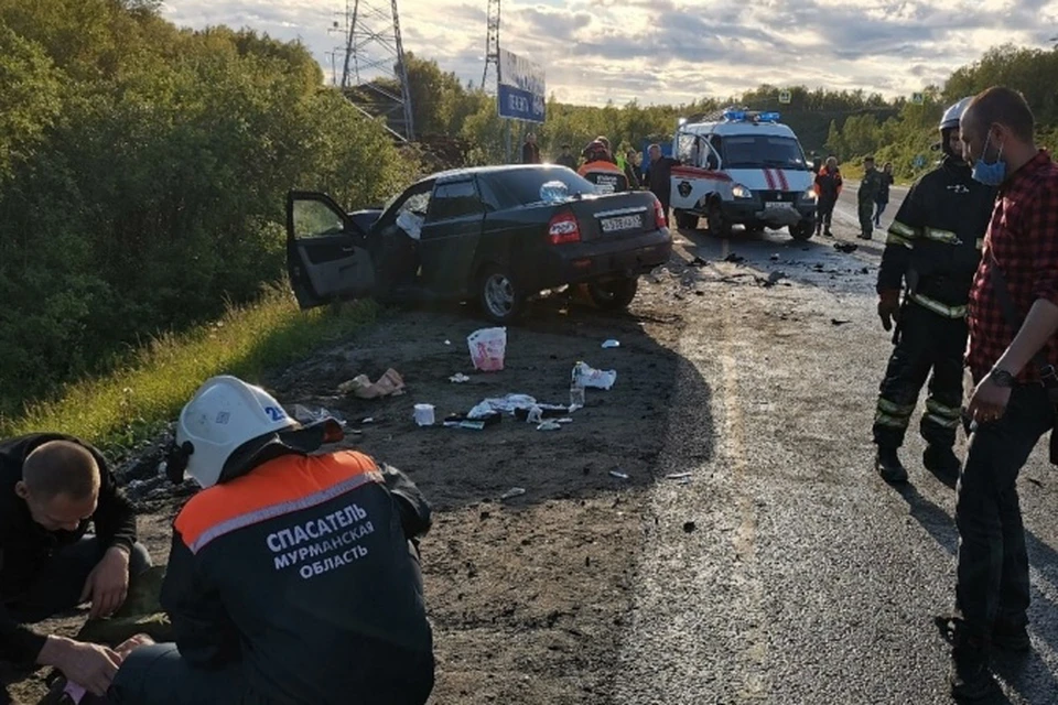 Авария на повороте на Полярный оказалась сильной. Фото: ЗАТО Александровск