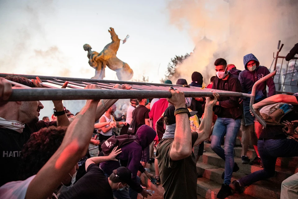 Из-за усиления карантина в Белграде вспыхнули массовые беспорядки